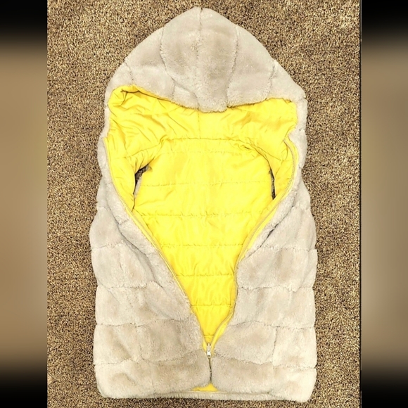 Faux Fur Reversible Puffer Vest Jacket - Picture 7 of 7